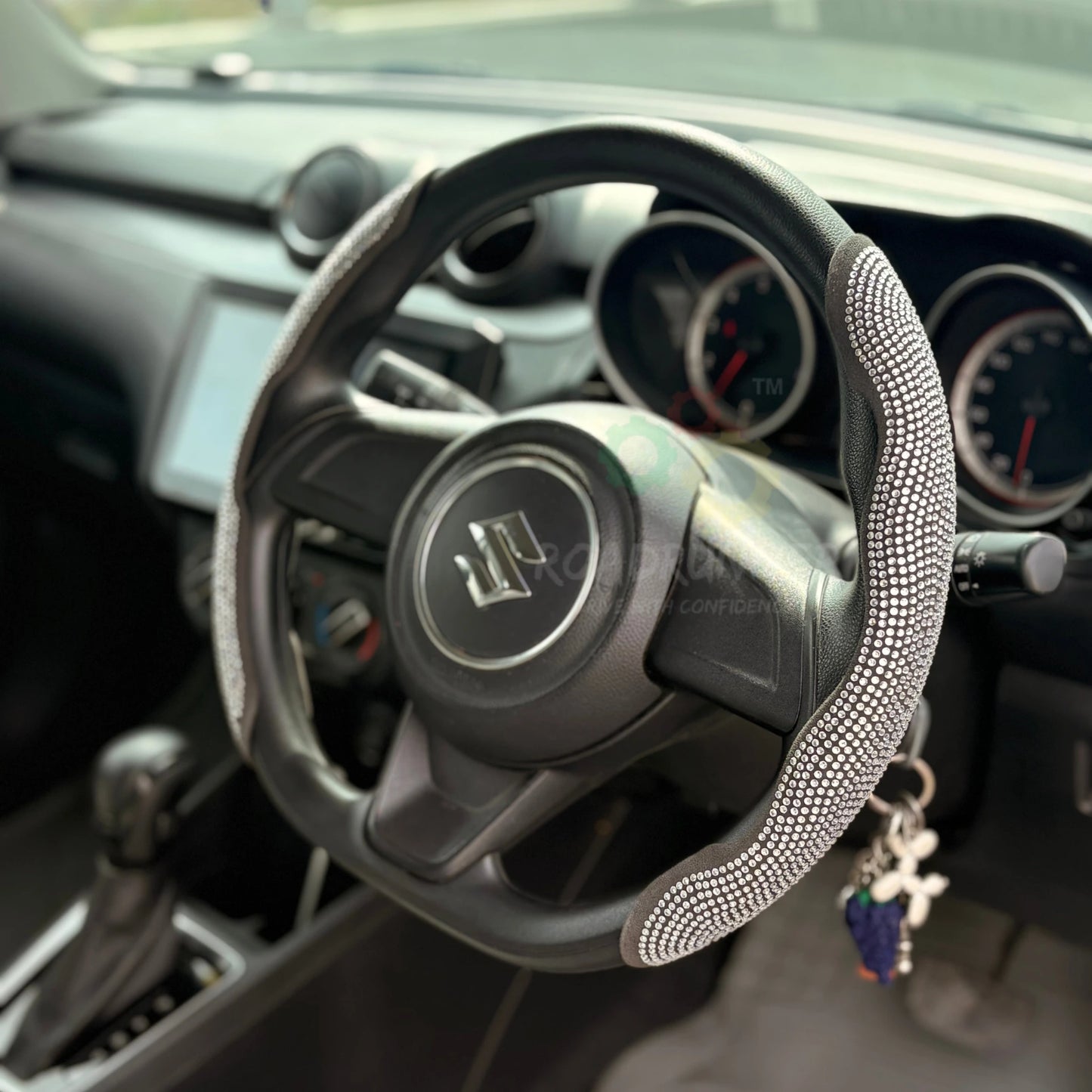 Diamond Stitch Steering Wheel Cover – Premium Grip – Universal Fit